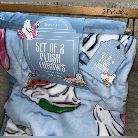 EnVogue 2-Pack Halloween Pool Ghost Blankets - Picture 2 of 4